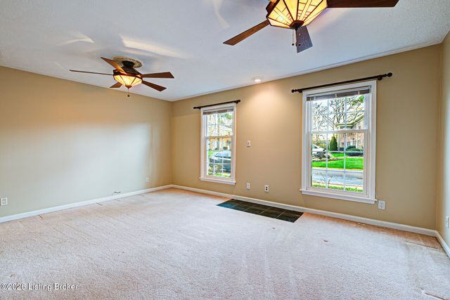 308 Stonehenge Dr 102, Louisville, KY 40207