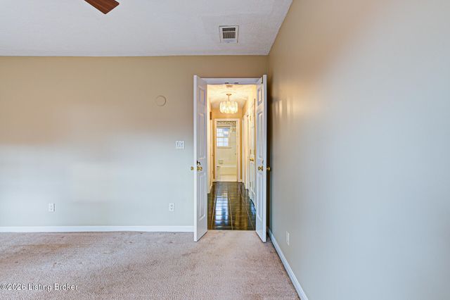 308 Stonehenge Dr 102, Louisville, KY 40207