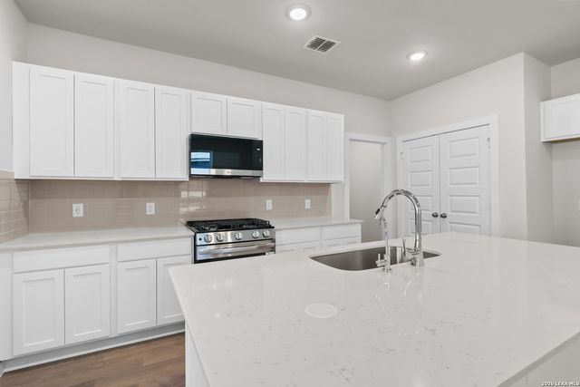 5623 Franklin Hills, Von Ormy, TX 78073