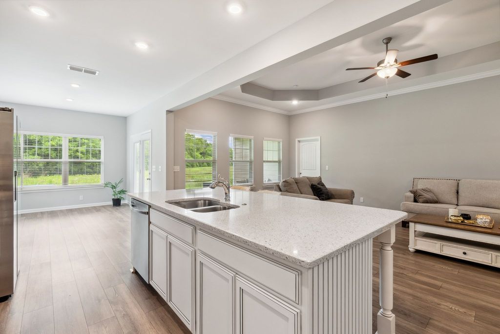 3608 Stormy Ln, Rockvale, TN 37153