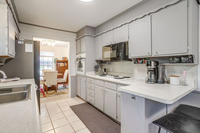 441 W Pleasantview Drive, Hurst, TX 76054