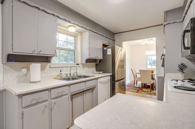 441 W Pleasantview Drive, Hurst, TX 76054