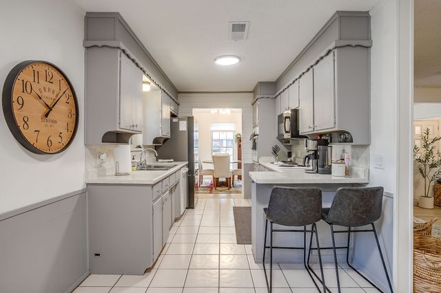 441 W Pleasantview Drive, Hurst, TX 76054