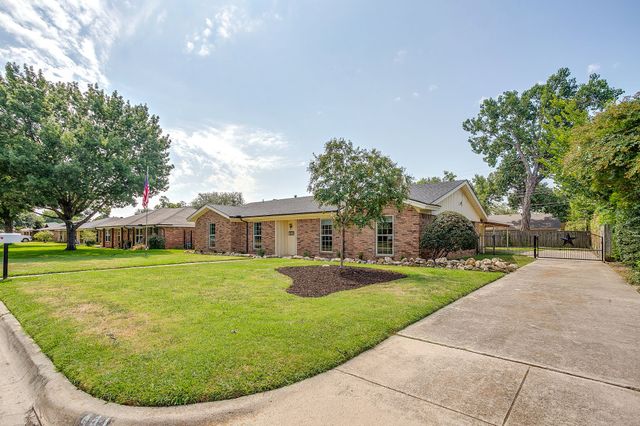 441 W Pleasantview Drive, Hurst, TX 76054