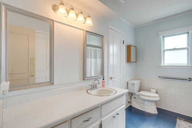 441 W Pleasantview Drive, Hurst, TX 76054