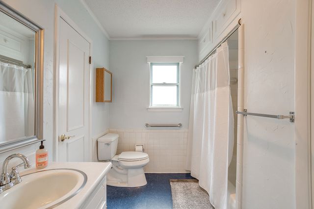 441 W Pleasantview Drive, Hurst, TX 76054