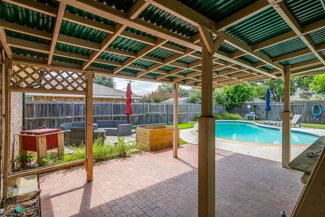 441 W Pleasantview Drive, Hurst, TX 76054