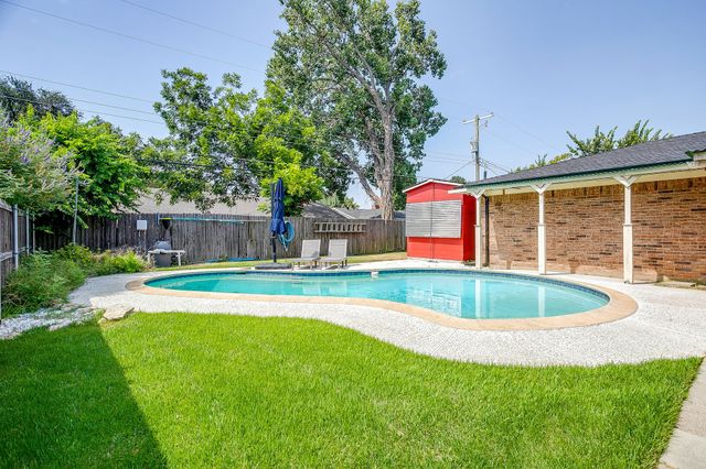 441 W Pleasantview Drive, Hurst, TX 76054