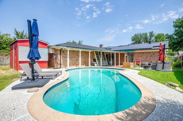 441 W Pleasantview Drive, Hurst, TX 76054