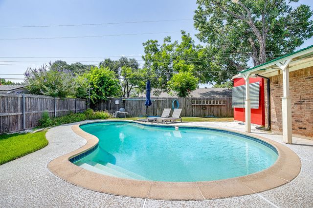 441 W Pleasantview Drive, Hurst, TX 76054
