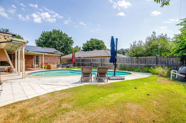 441 W Pleasantview Drive, Hurst, TX 76054