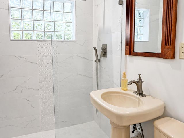 819 NE 2ND Court, Hallandale Beach, FL 33009