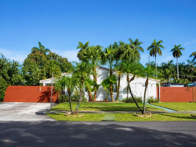 819 NE 2ND Court, Hallandale Beach, FL 33009