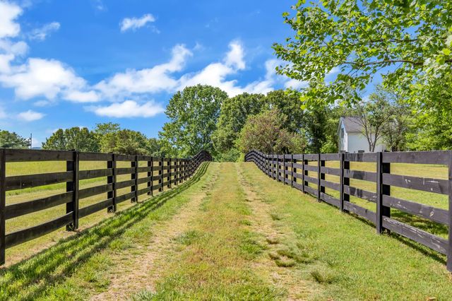 420 Rock Springs Rd, Castalian Springs, TN 37031
