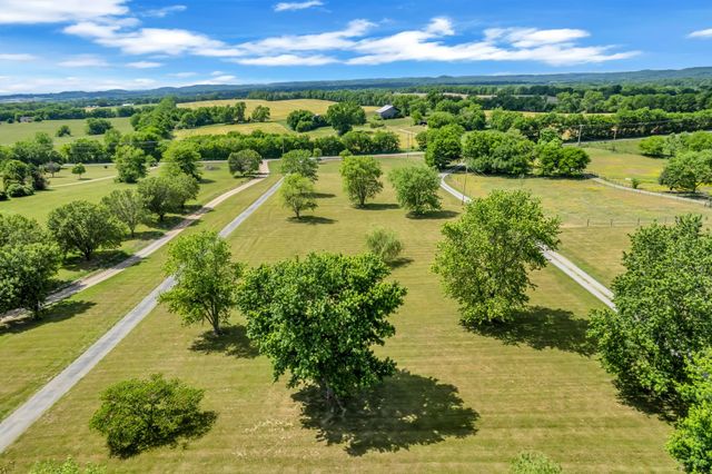 420 Rock Springs Rd, Castalian Springs, TN 37031