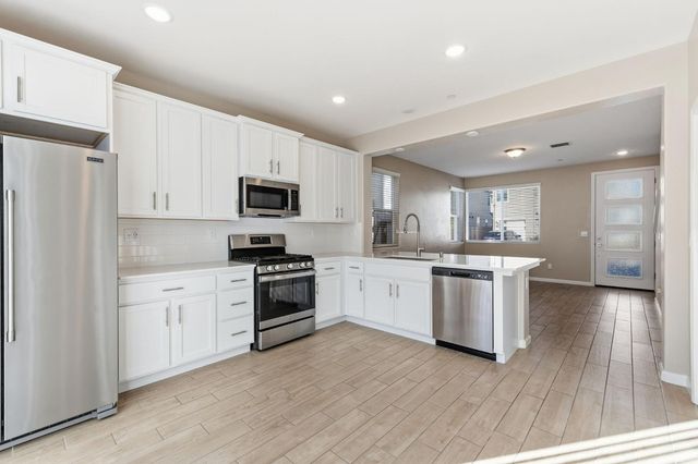 1116 Elevations Way W, Madera, CA 93636