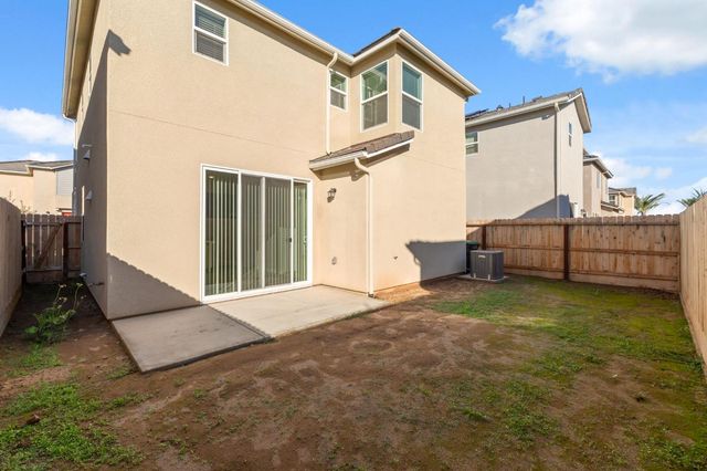 1116 Elevations Way W, Madera, CA 93636
