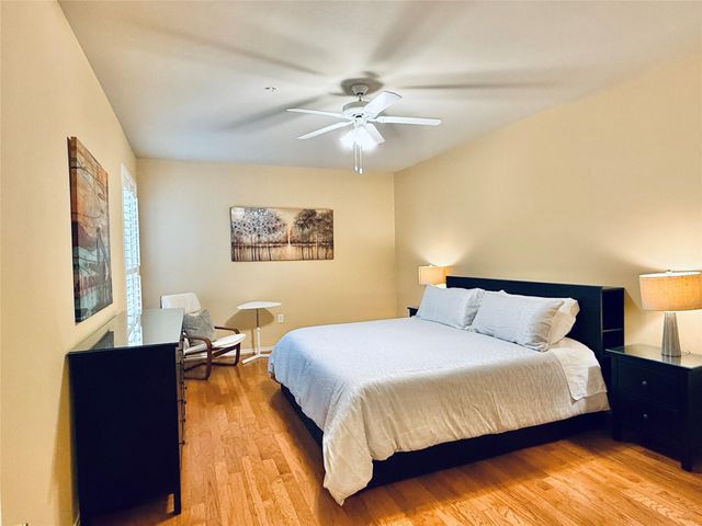 2400 Mccue Road 325, Houston, TX 77056