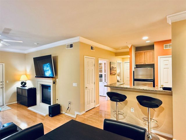 2400 Mccue Road 325, Houston, TX 77056