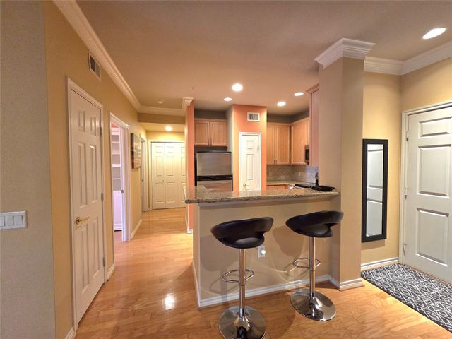 2400 Mccue Road 325, Houston, TX 77056