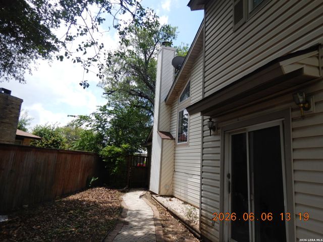 616 Fern Meadow Dr, Universal City, TX 78148