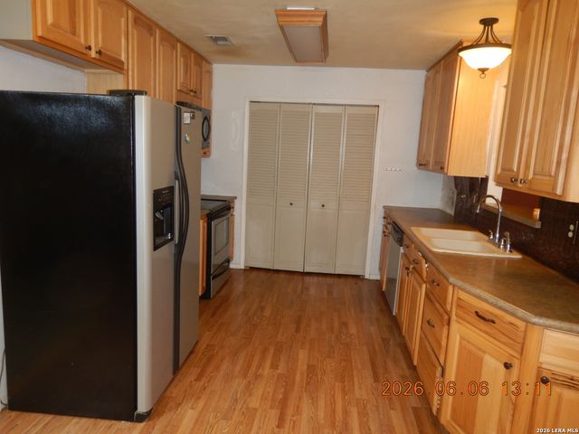 616 Fern Meadow Dr, Universal City, TX 78148