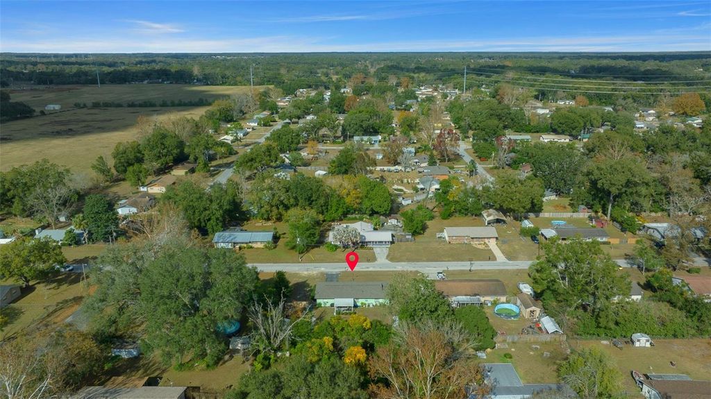 Image 4 of property listing at 2004 NE 52ND STREET, Ocala, FL 34479