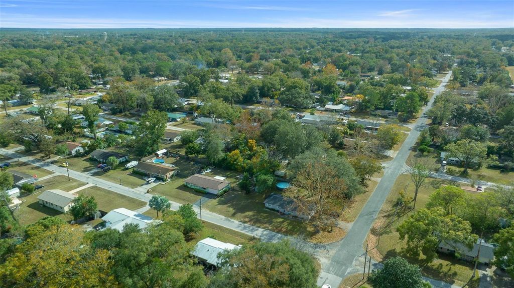 Image 6 of property listing at 2004 NE 52ND STREET, Ocala, FL 34479