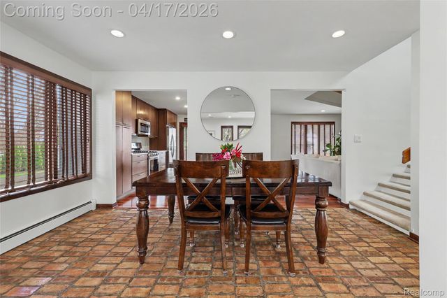 312 Terry Avenue, Rochester, MI 48307