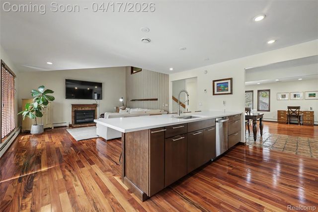 312 Terry Avenue, Rochester, MI 48307