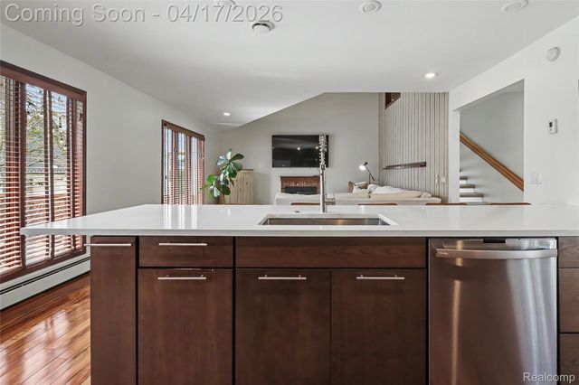 312 Terry Avenue, Rochester, MI 48307