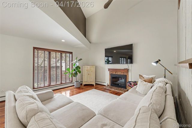 312 Terry Avenue, Rochester, MI 48307