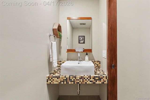 312 Terry Avenue, Rochester, MI 48307