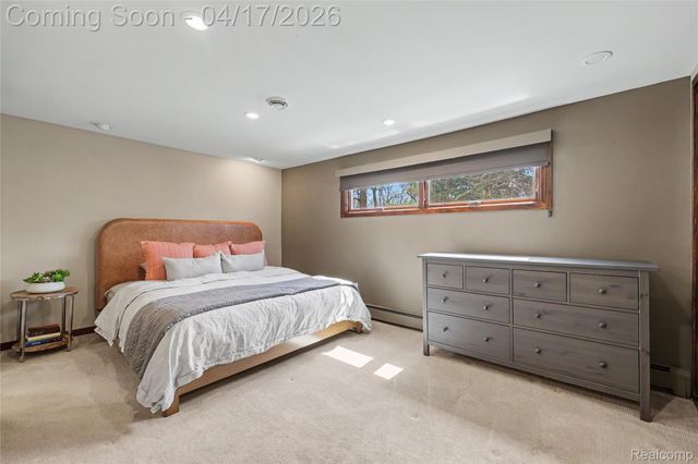 312 Terry Avenue, Rochester, MI 48307
