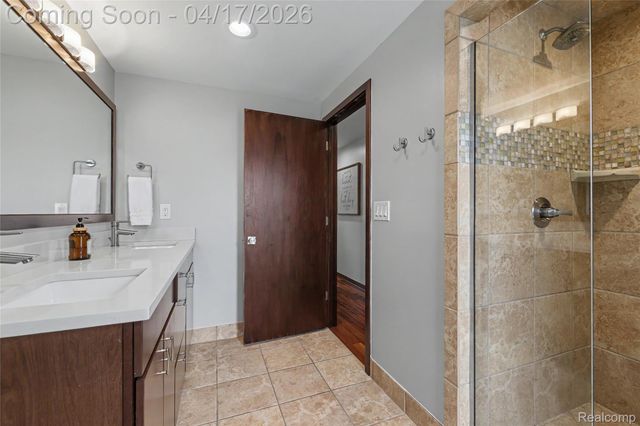 312 Terry Avenue, Rochester, MI 48307