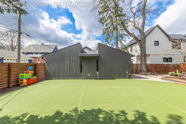 312 Terry Avenue, Rochester, MI 48307