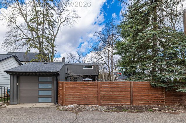 312 Terry Avenue, Rochester, MI 48307