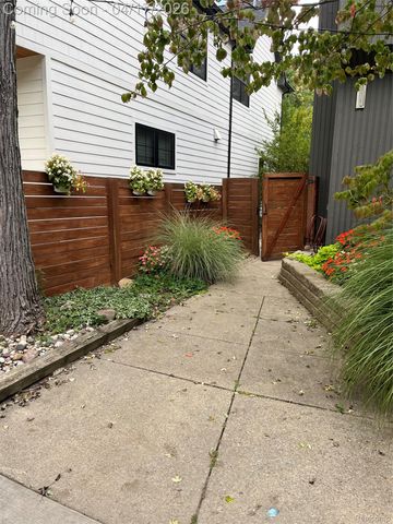312 Terry Avenue, Rochester, MI 48307