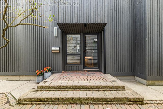 312 Terry Avenue, Rochester, MI 48307