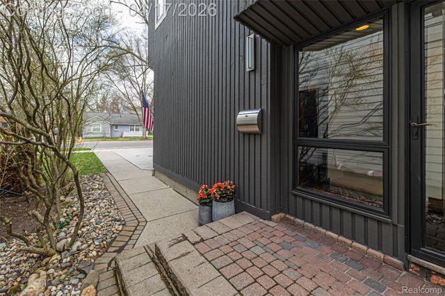 312 Terry Avenue, Rochester, MI 48307