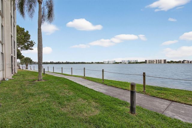 114 Lake Emerald Drive 104, Oakland Park, FL 33309