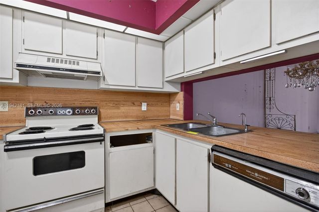 114 Lake Emerald Drive 104, Oakland Park, FL 33309