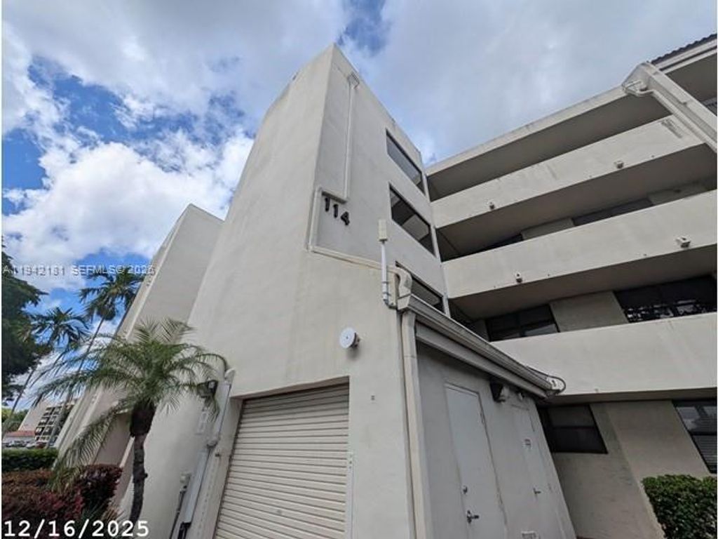 114 Lake Emerald Drive 104, Oakland Park, FL 33309