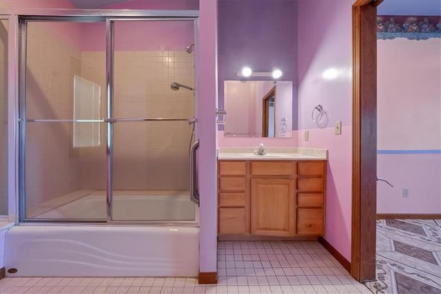 1573 N 1100 Road, Lawrence, KS 66046