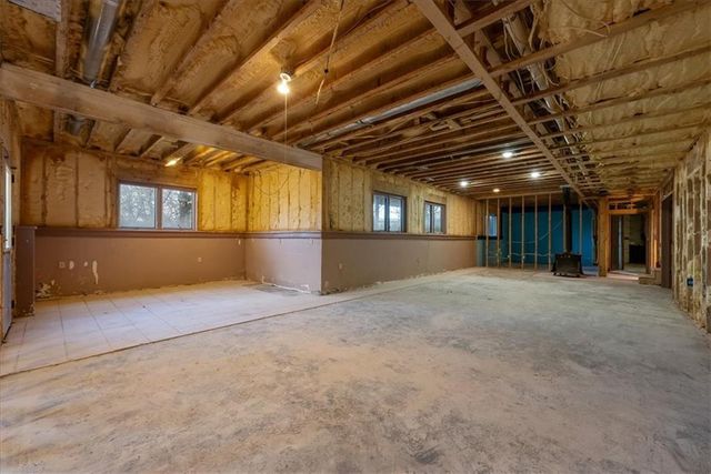 1573 N 1100 Road, Lawrence, KS 66046