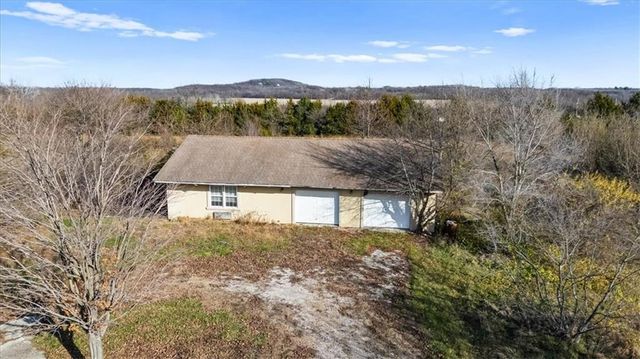 1573 N 1100 Road, Lawrence, KS 66046