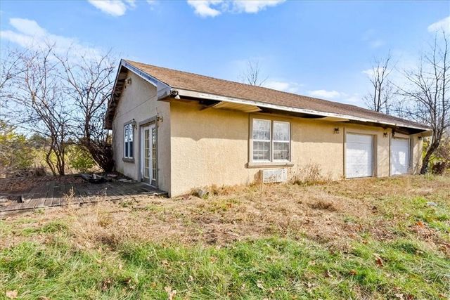 1573 N 1100 Road, Lawrence, KS 66046