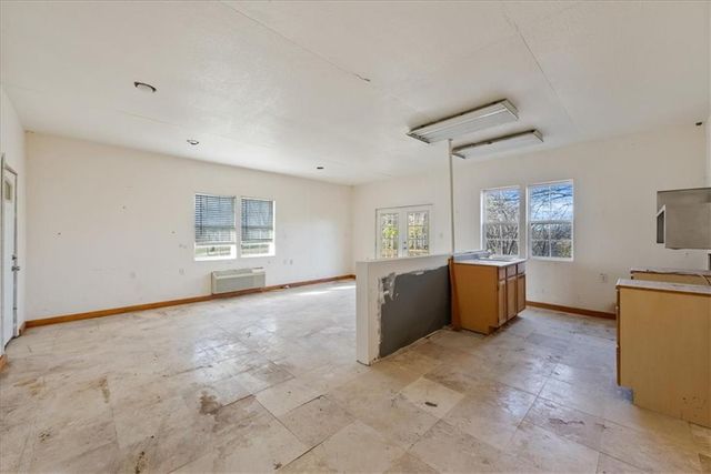 1573 N 1100 Road, Lawrence, KS 66046