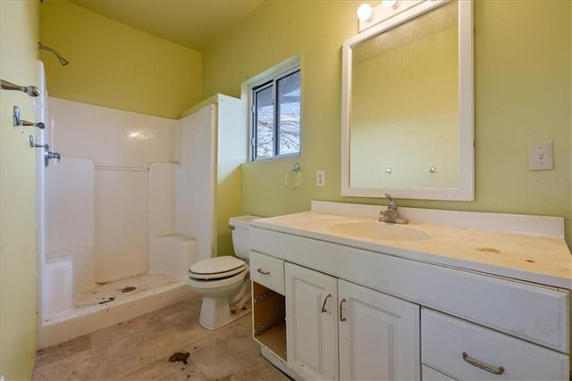 1573 N 1100 Road, Lawrence, KS 66046