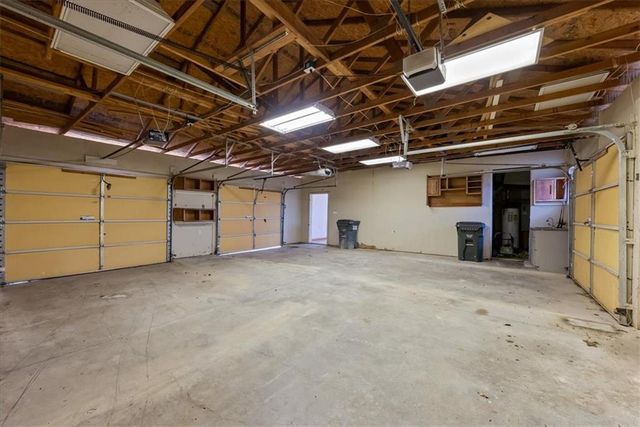 1573 N 1100 Road, Lawrence, KS 66046